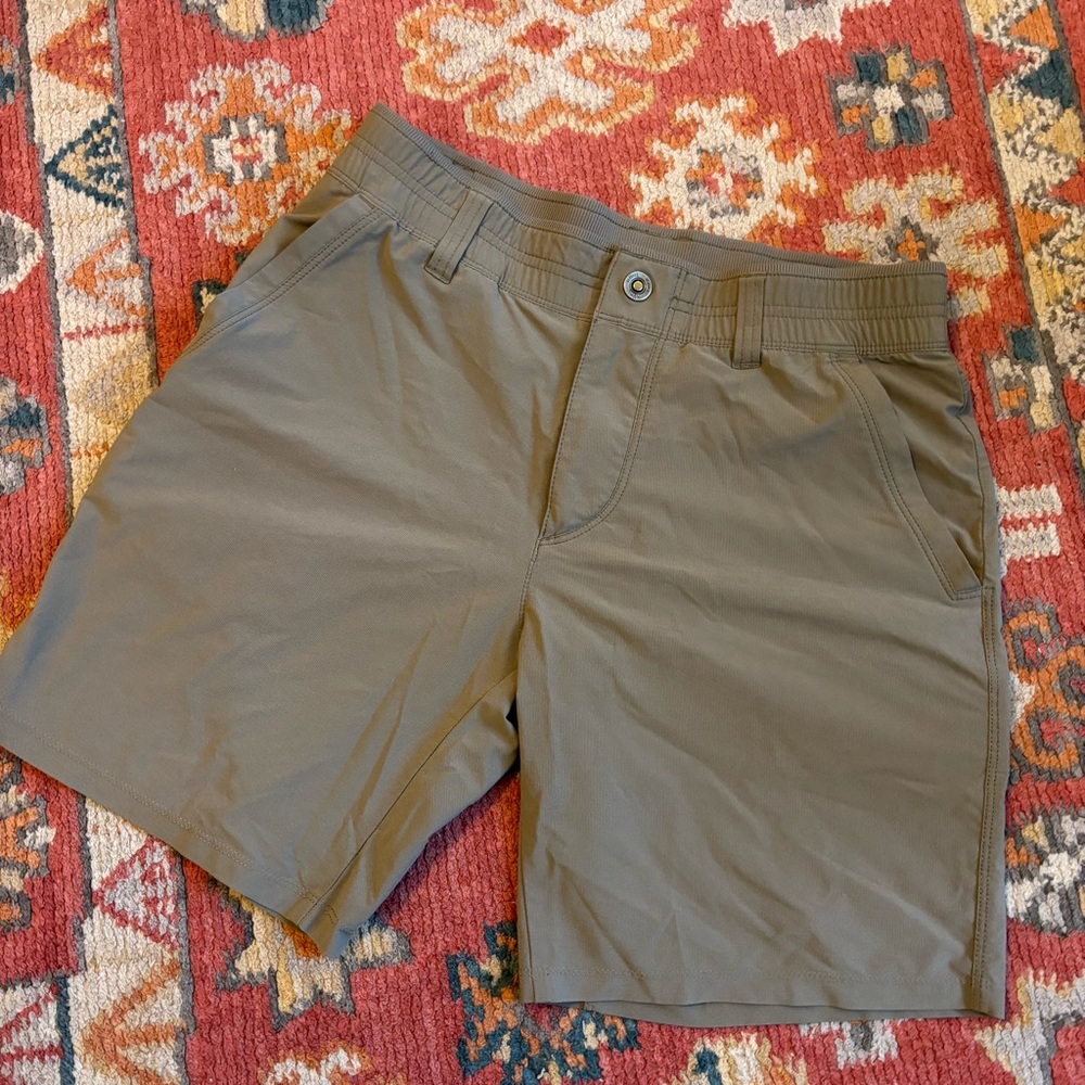 Kuhl men’s stretch olive shorts 32” waist 8” inseam
